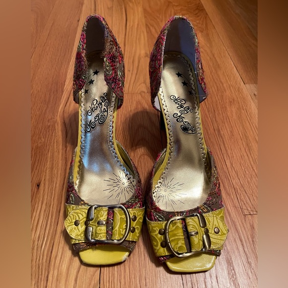 Naughty monkey heels - Picture 2 of 5